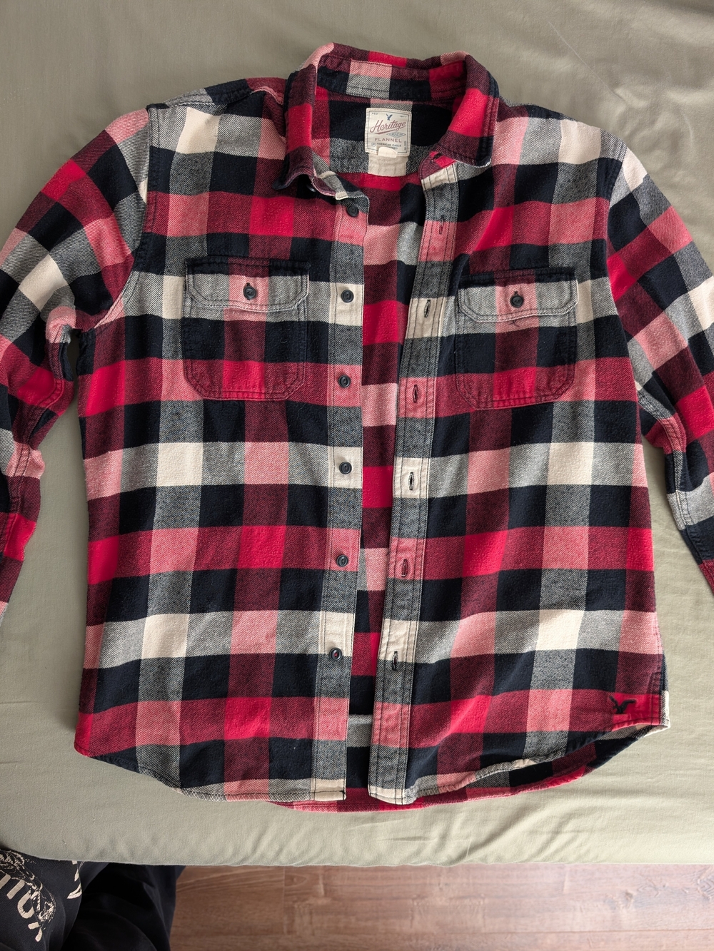 American Eagle Red, Black & White Plaid Button-Down Shirt Mens L